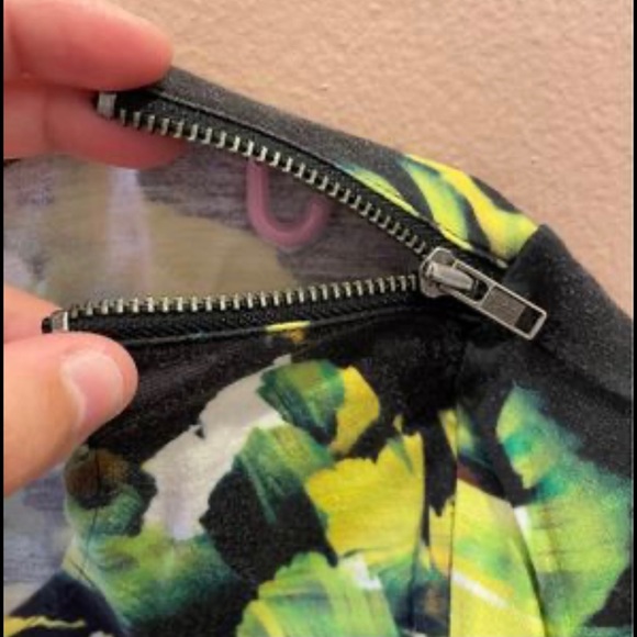 ICB Printed Short Sleeve Top with Zippers - Picture 3 of 3